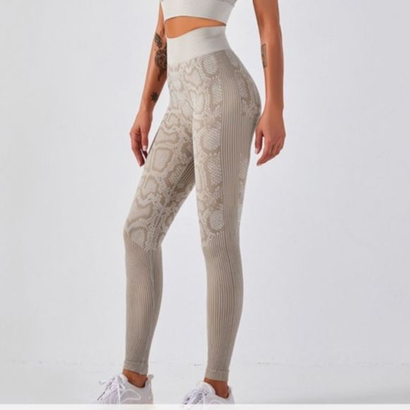 Women's High Quality Viper Snake Print Crop Tank & Legging 2Pc Yoga Size Small - Picture 4 of 11